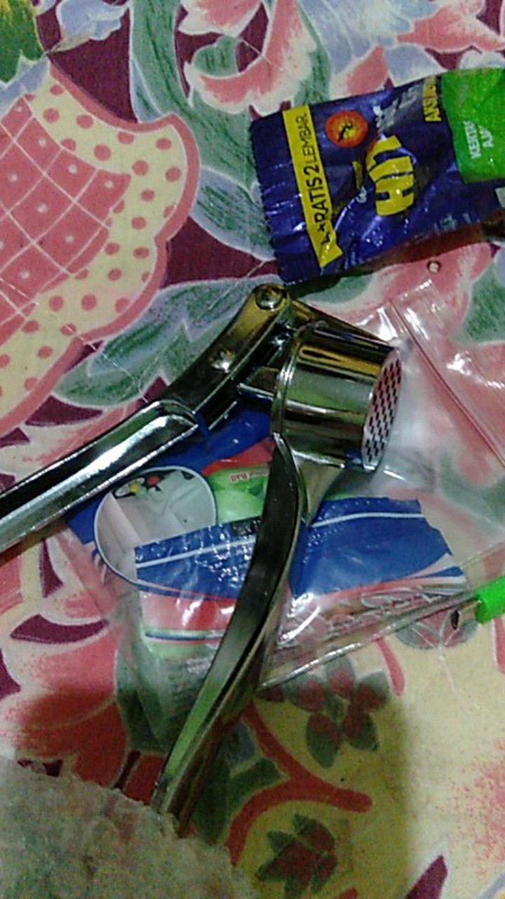 [159 Gram ] Alat Penghancur Bawang Stainless Steel Garlic Press