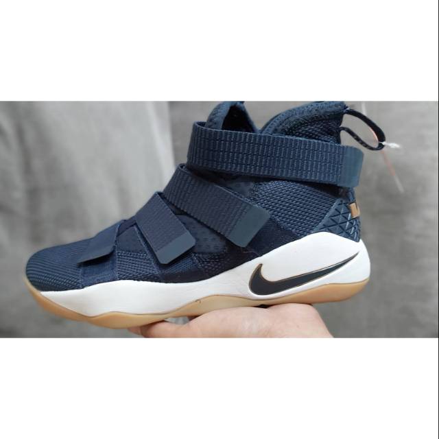 NIKE Lebron James 11 Soldier navy