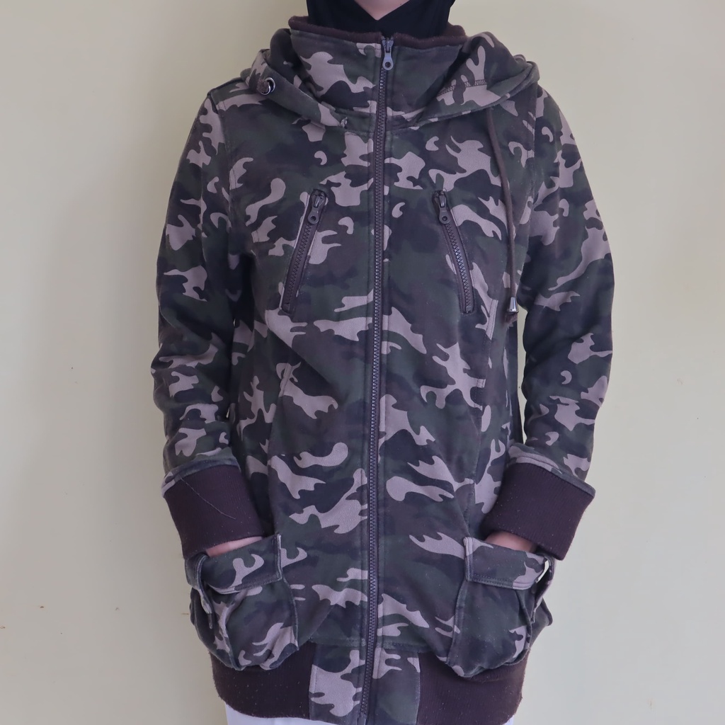 THRIFT HOODIE SECOND BRANDED ORIGINAL / HOODIE BRAND / HOODIE SECOND / HOODIE OVERSIZE / HOODIE GEMO