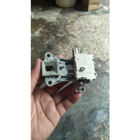 Doorlock Pengunci Mesin Cuci Electrolux Ewf10932s