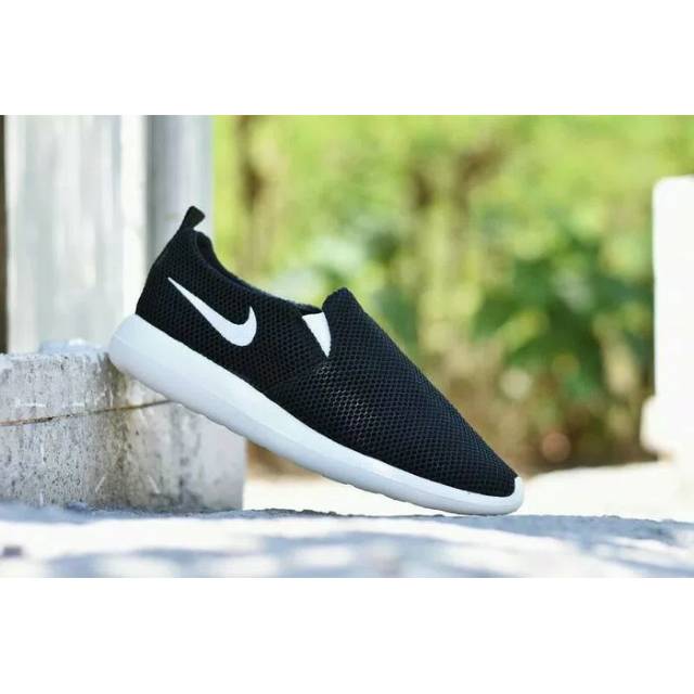 Sepatu Sport Nike Roshe Run Slip On / Casual Running Pria / RR 11