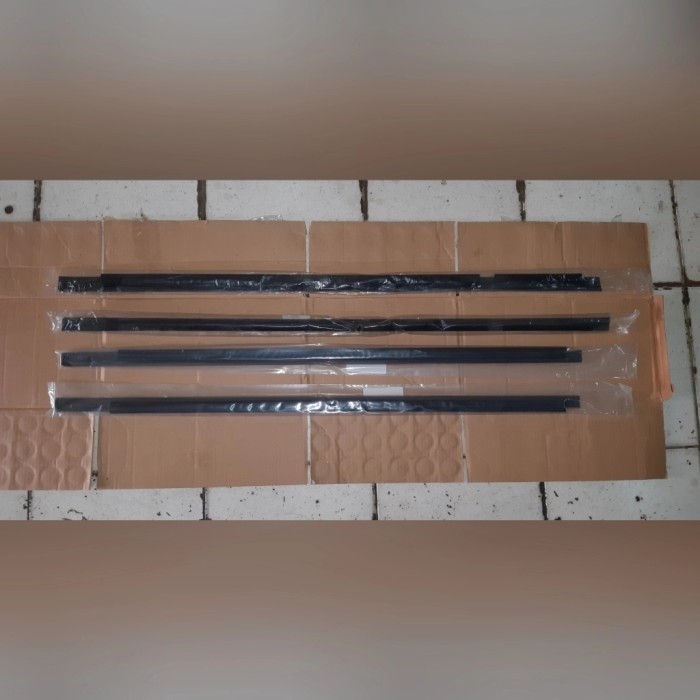 Pelipit Kaca bagian luar Panther Kapsul