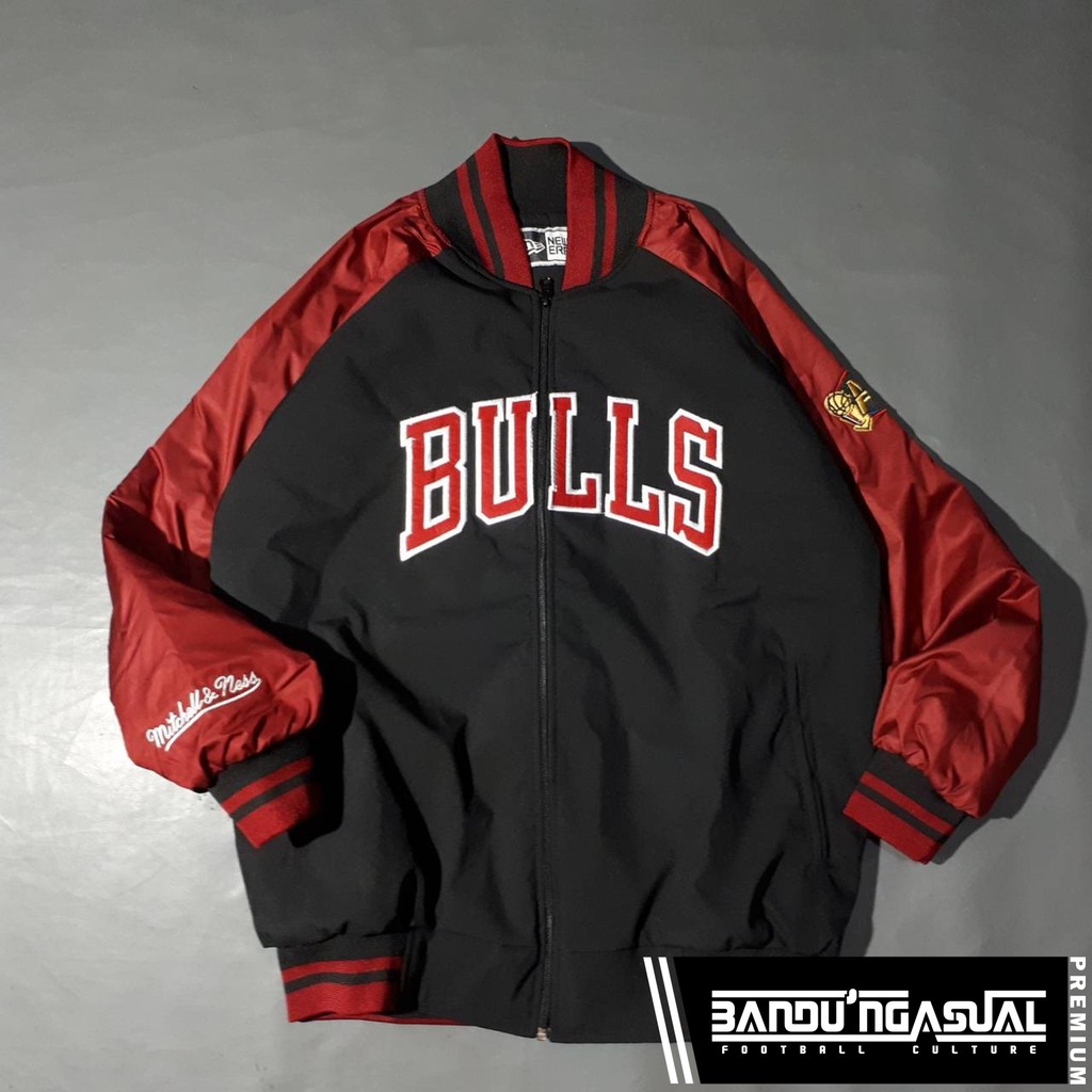 VARSITY JACKET MITCHELL & NESS X NEW ERA X BULLS (RED)