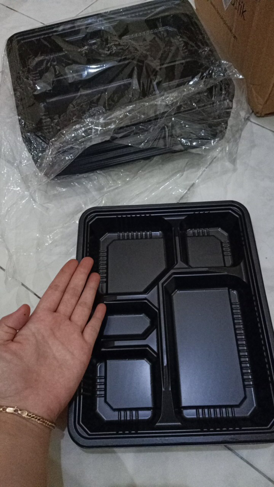 Mika Bento Sekat 5 / Box Bento Sekat 5 / Mika Bento Besar / Box Bento Besar / Bento Lubang 5