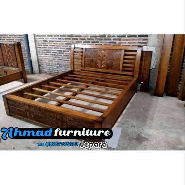 Dipan tempat tidur minimalis ukir