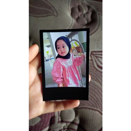 Cuci foto polaroid 2r background hitam