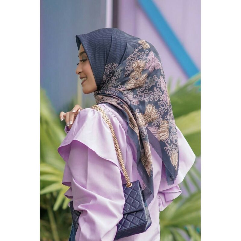 Buttonscarves les amities indigo