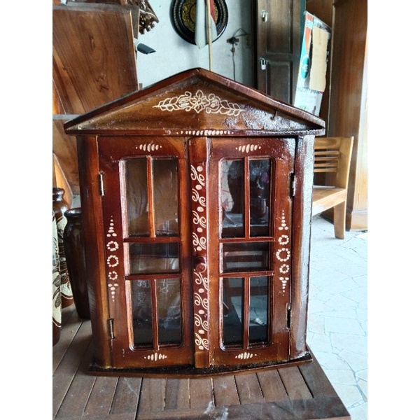 kotak obat P3K bermotif dari kayu jati