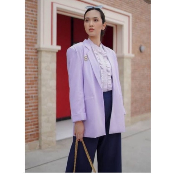 Preloved Very Good Quality Leia Blazer Benang Jarum warna Ungu size M