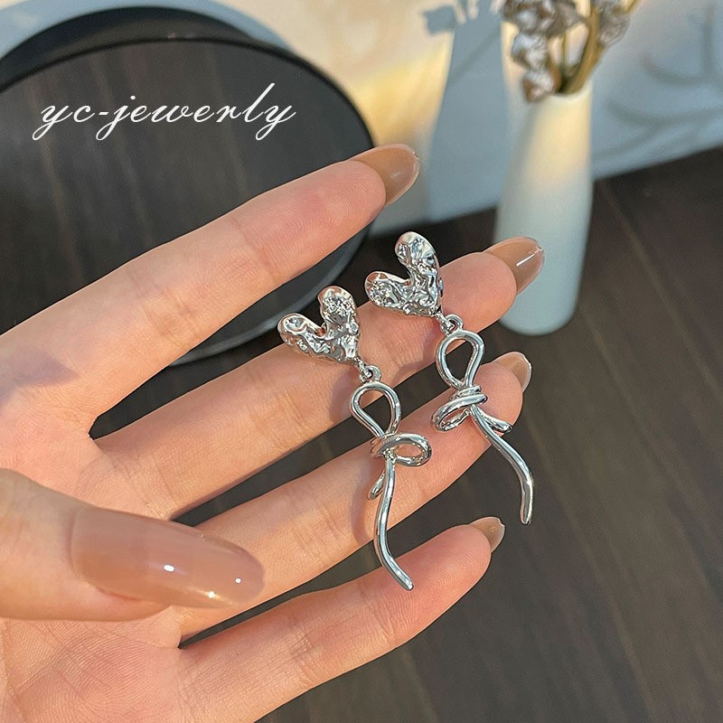 Anting Tusuk Model Pita Untuk Wanita