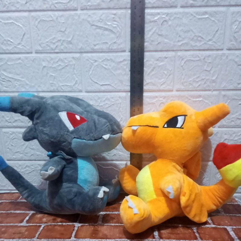 CHARIZARD/POKEMON CHARIZARD/BONEKA CHARIZARD/TEMPELAN KACA