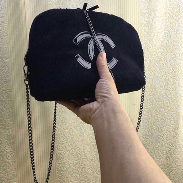 Chanel VIP Gift slingbag fur suede Authentic