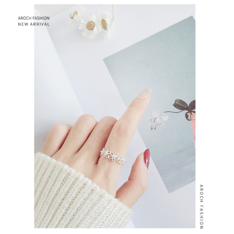 Cincin Model Terbuka Desain Bunga Hollow Gaya Korea Adjustable Untuk Wanita