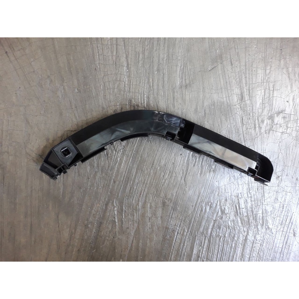 SUPPORT BUMPER INNOVA FR RH (2005-2011)