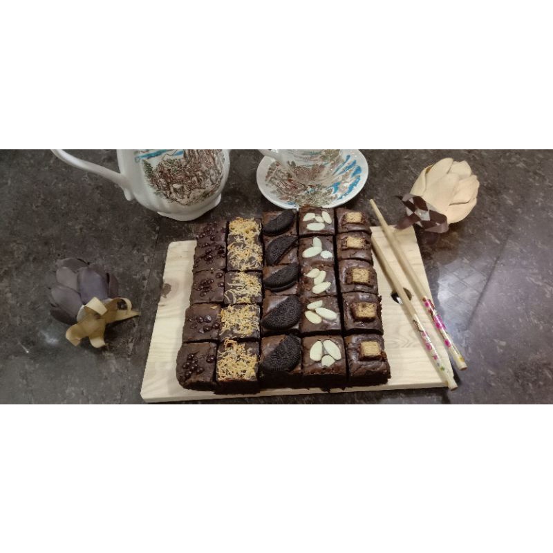 

fudgy brownies by Yubi Kitchen