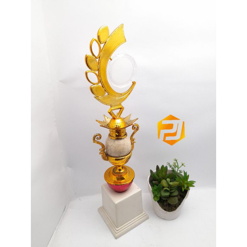 

PIALA JUARA MURAH FIGUR PUTAR KOMBINASI MARMER CANTIK