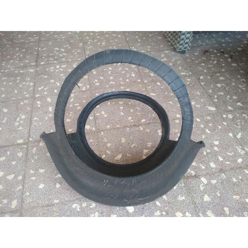 Ayunan anak dari ban bekas