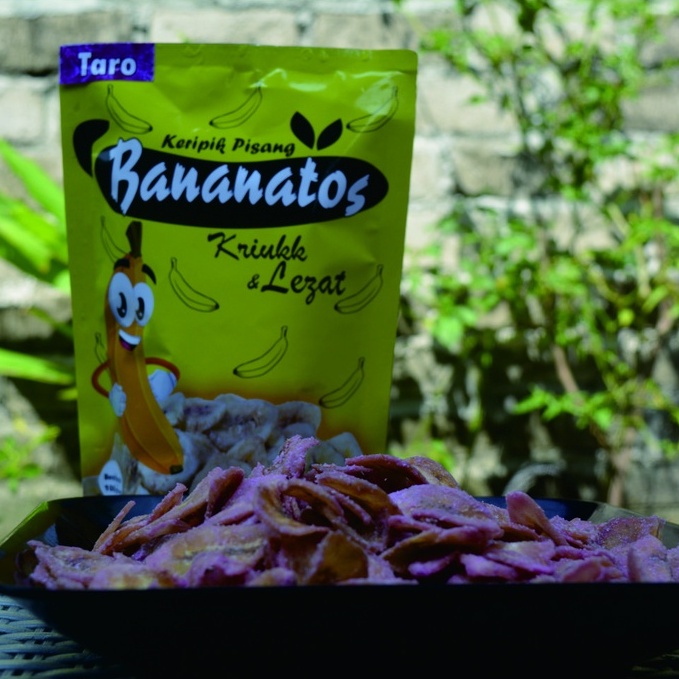 

Keripik pisang "Bananatos" rasa Taro