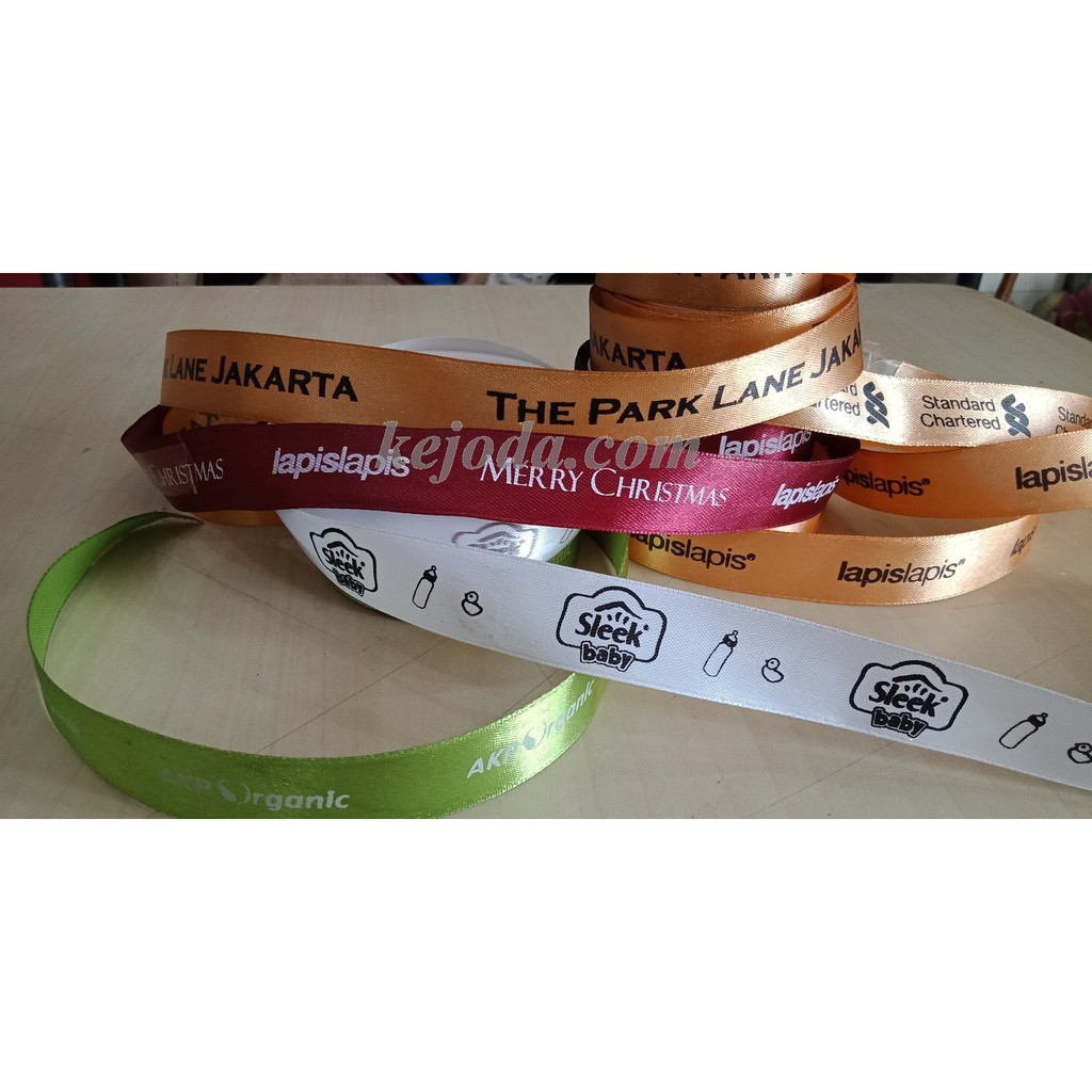 

Pita satin sablon ukuran 2 cm