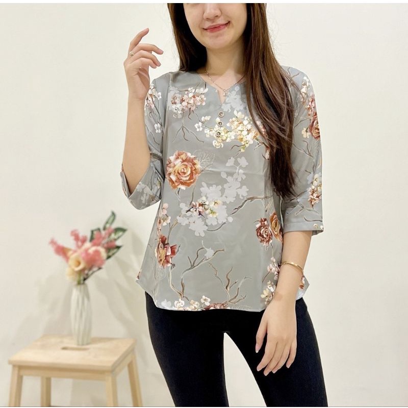 SHERATON LENGAN 3/4 V NECK WHITE BLOUSE /BUNGA SAKURA KYOTO FLOWER - DELIGHTLINE ATASAN VNECK WANITA-1