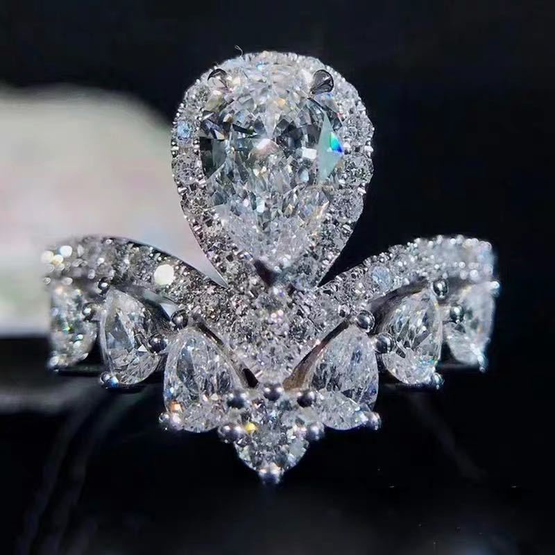 Cincin Berlian Platinum Bentuk Tetesan Air Warna Kuning Untuk Pesta Pernikahan