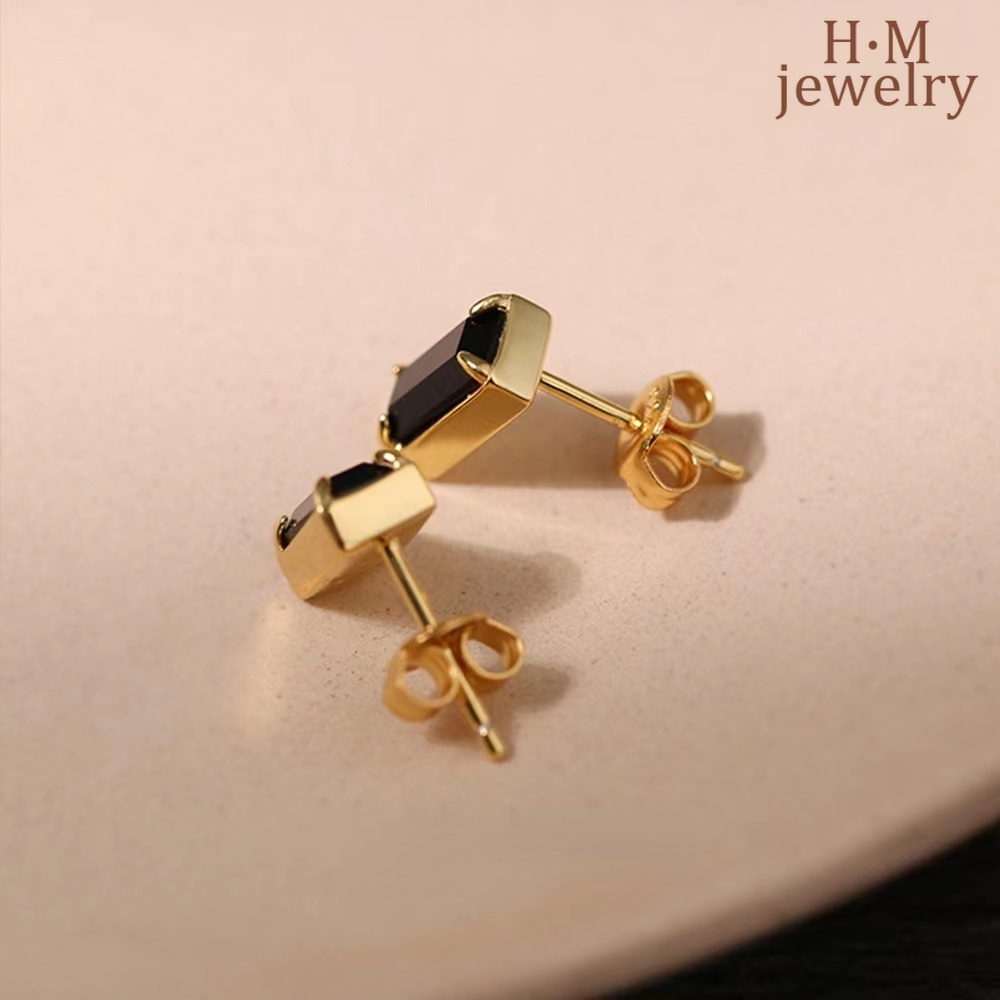 Anting Tusuk Bentuk Kotak Geometri Mini Warna Hitam Gaya Retro Untuk Wanita