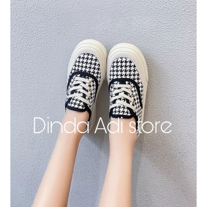 Dinda Sepatu wanita Slip on Kanaya model terbaru 2022 best seller murah warna hitam ukuran 36-40