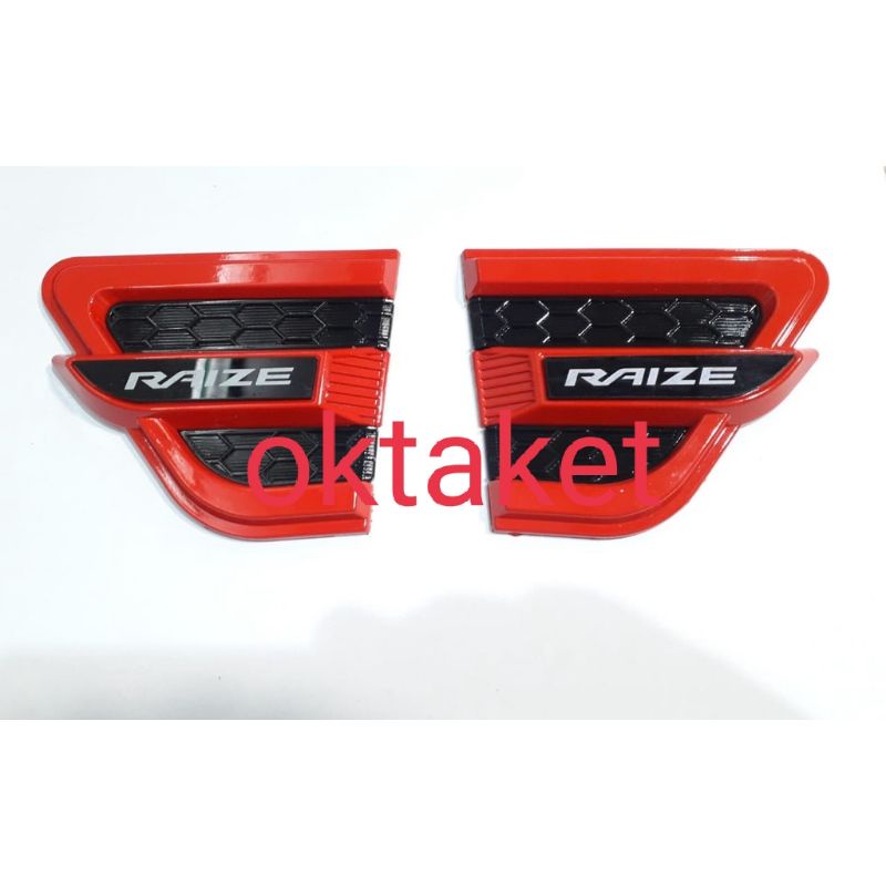 side vent  Toyota Raize activo merah