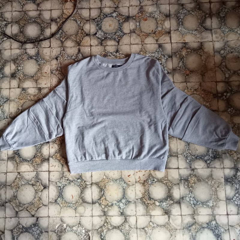 Second Crewneck Crop Bershka Abuabu