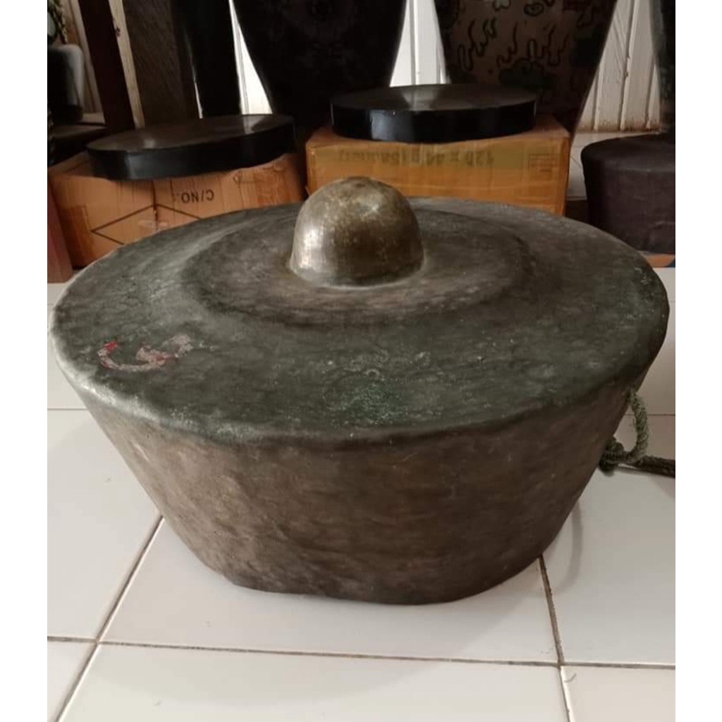 Gong Tua Tawak Tradisional Barang Antik Koleksi Adat Musik Suku Alat Music Dayak Borneo Kalimantan O