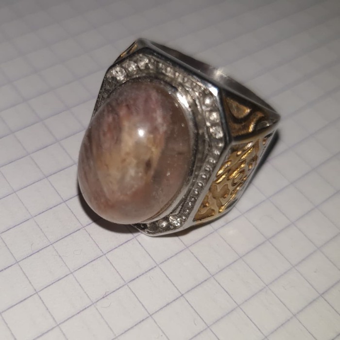 Gemstone batu kecubung karang