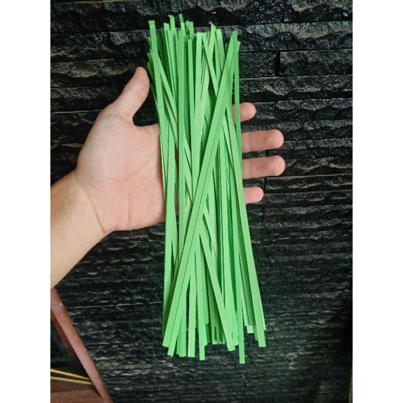 

Kertas Cacah / Kertas Serut / Kertas Potong / Shredded Paper / HVS Hijau (MIN 4 PCS)