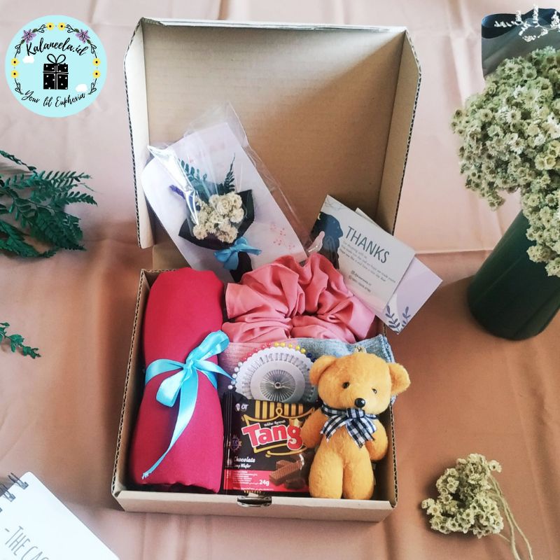 

HAMPERS GIFT BOX KADO HADIAH SET HIJAB PASHMINA SMALL | BIRTHDAY WISUDA KALANEELA PROMO 5 ORG PERTAMA
