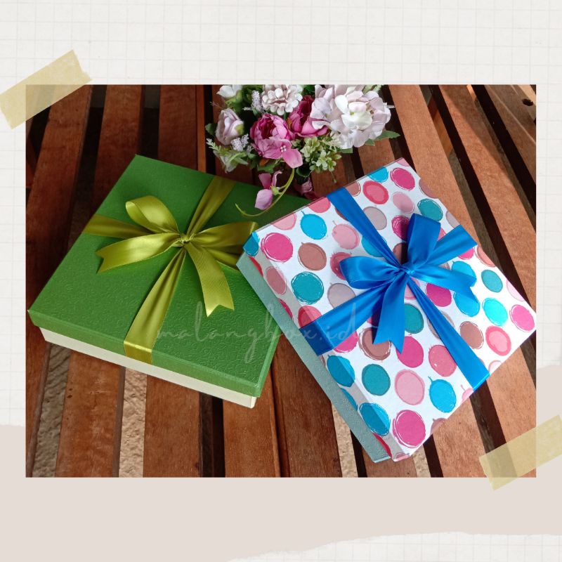 

KOTAK KADO/GIFT BOX MURAH UK. 20cm × 20cm × 5cm
