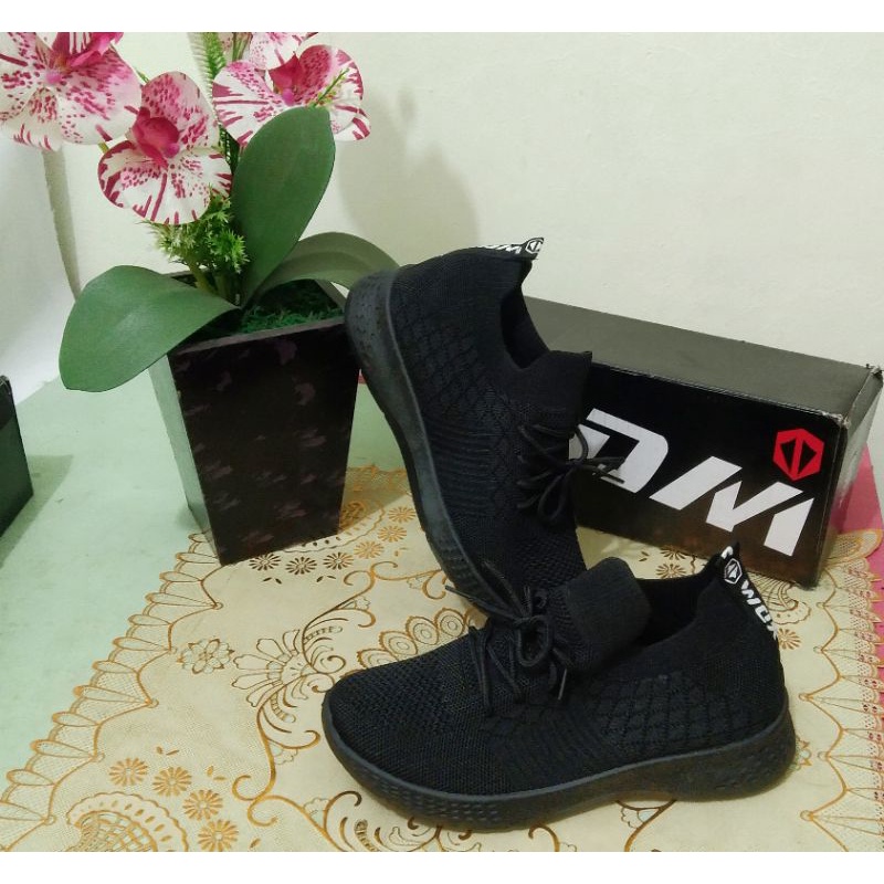Cuci Gudang  Sepatu Rajut Kdm Import//Sepatu Running//Sepatu Slip On Wanita//Full Black.