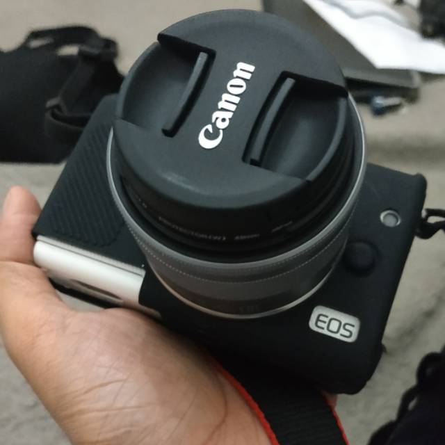 Kamera canon mirrorless m100