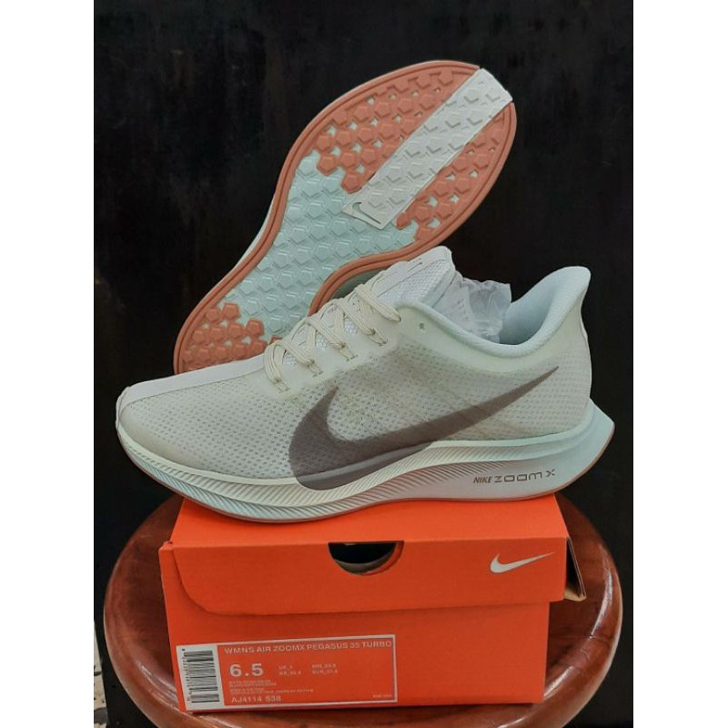 nike pegasus white shoes