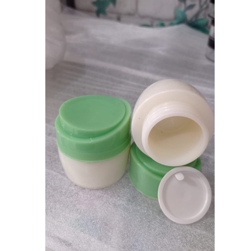 Wadah kosmetik/pot cream/15 gram/tempat cream wajah/cosmetic/hijau/plastik