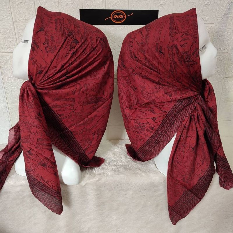 Hijab Motif Scene Maroon Jilbab Segi Empat Voal Premium