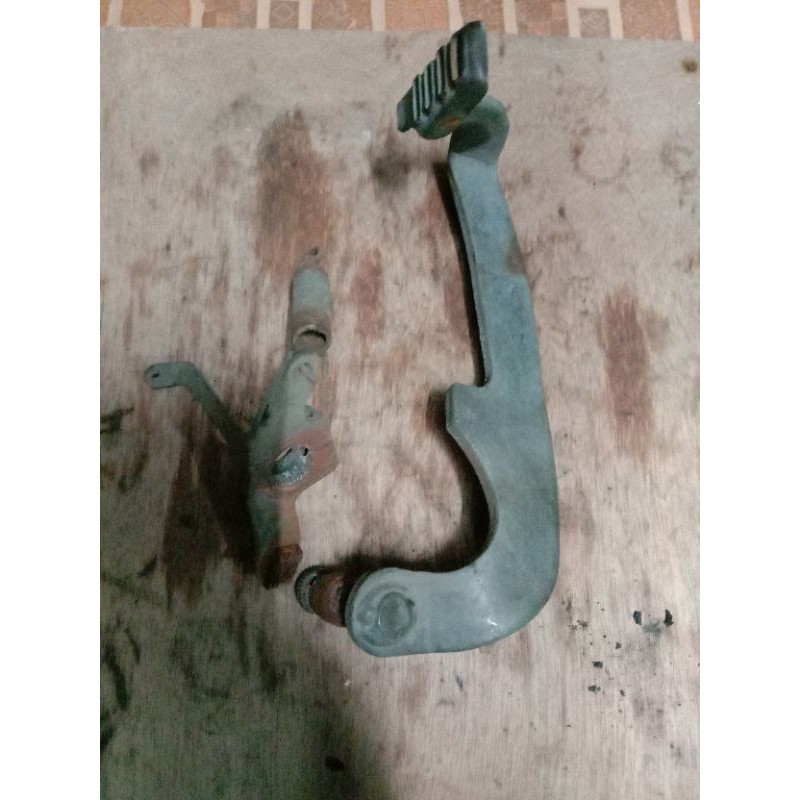 Tuas pedal rem belakang Tiger revo