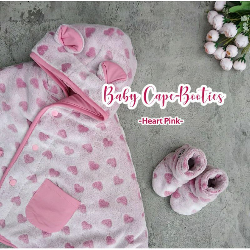 

PAKET KADO CUDDLEME BABYCAPE DAN BOOTIES BONUS KERTAS KADO