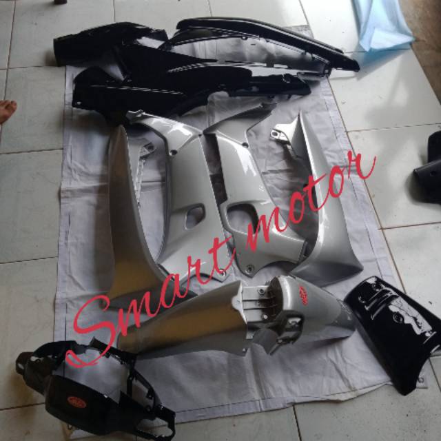 Cover Full Body Halus Supra X Lama -hitam silver