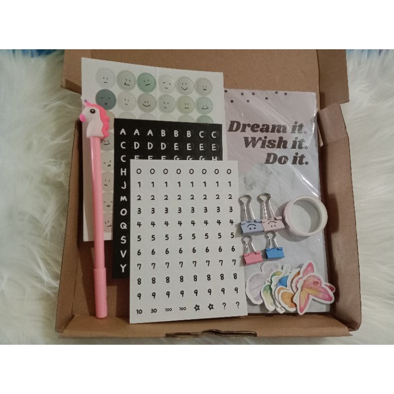 

PAKET HAMPERS BUKU STIKER