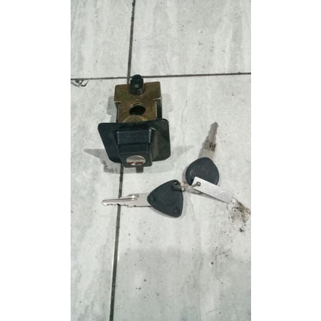 kUNCI JOK VESPA SPARTAN
