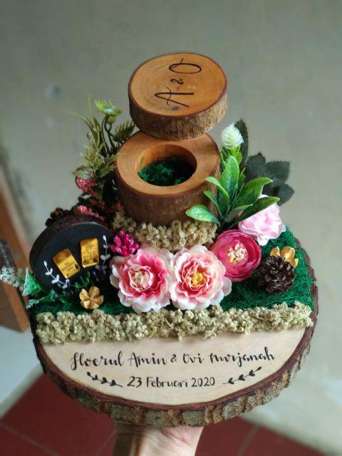 Tempat Cincin Dengan Logam Mulia Rustic Woodslice