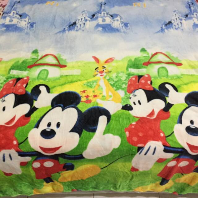 selimut bulu import Mickey Mouse