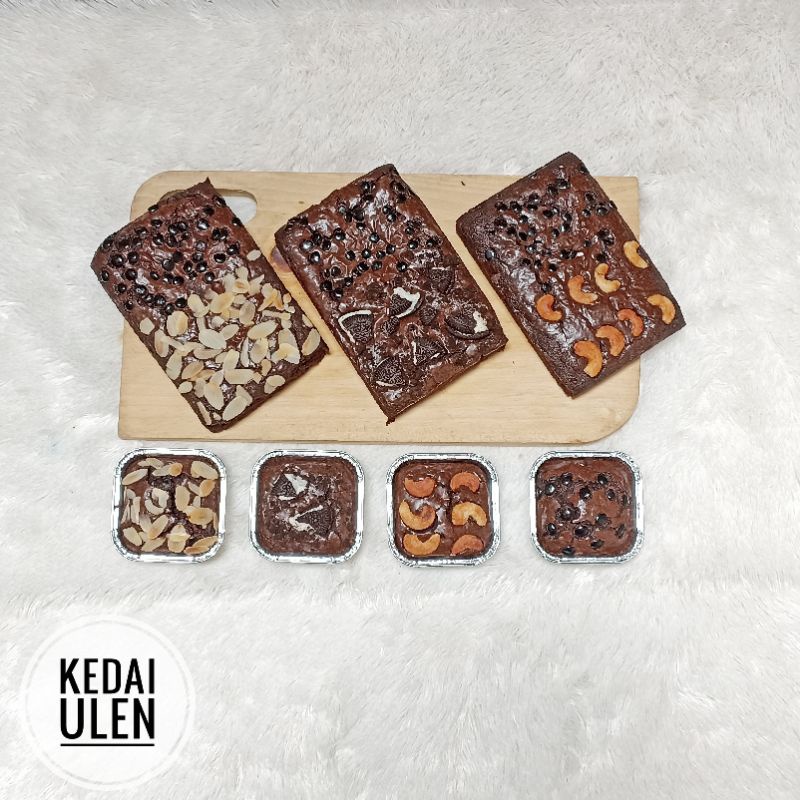 

Brownies Panggang Kacang Mede - Chocochip (size Personal/ Smalll)