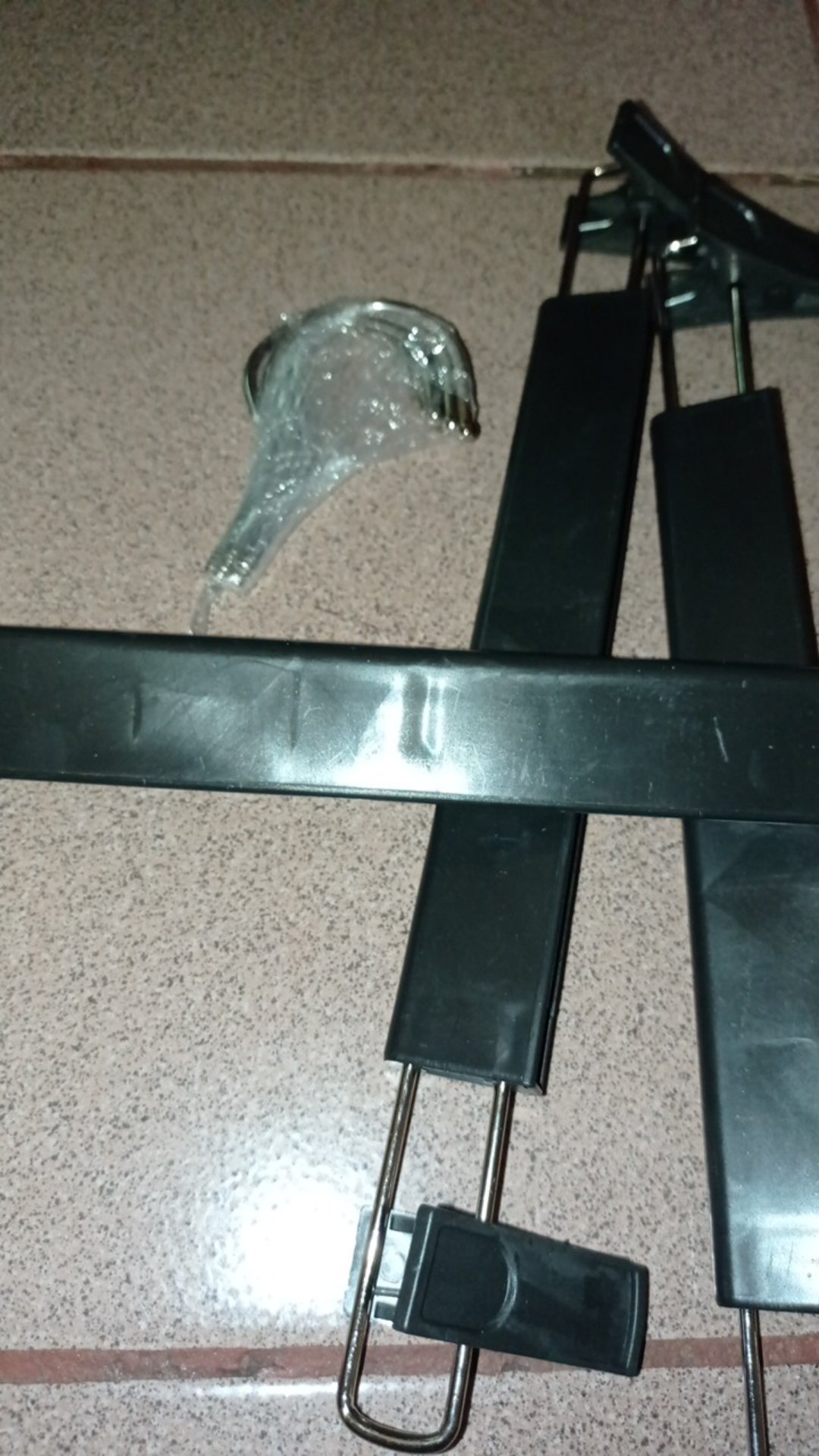 Hanger Jepit Kotak Hitam (harga Per Bh)
