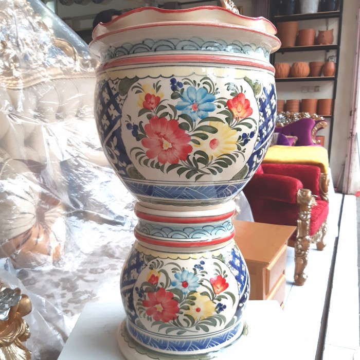 Homedecorbandung_Megaputeri | Barang Antik  | Pot Klasik Tinggi + Standar Motif Antik| Bisa Bayar Di
