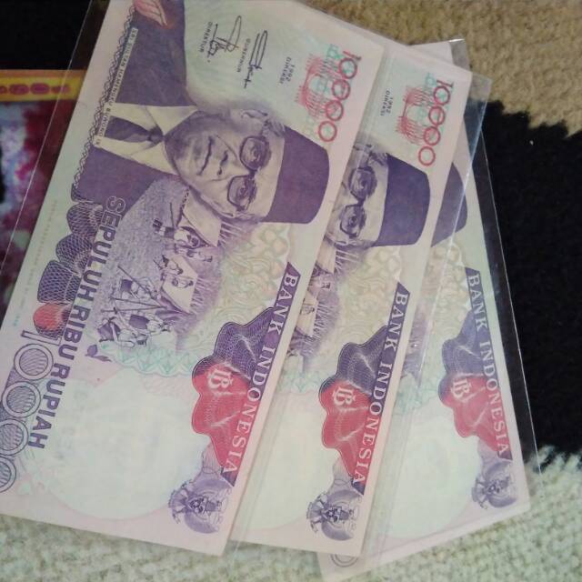 Uang kuno Rp 10000 Hamengkubuwono 92 aunc